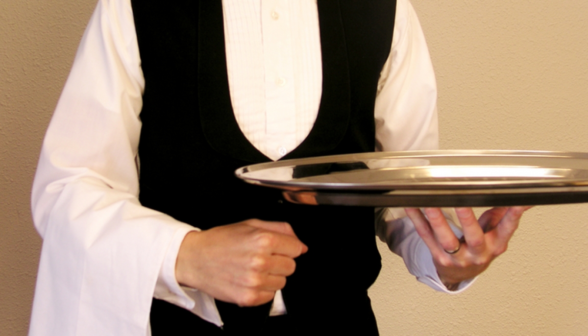 Ξεκινούν άμεσα οι διαβουλεύσεις για τον κατώτατο μισθό – Πώς επηρεάζει το χρονοδιάγραμμα η τουριστική περίοδος