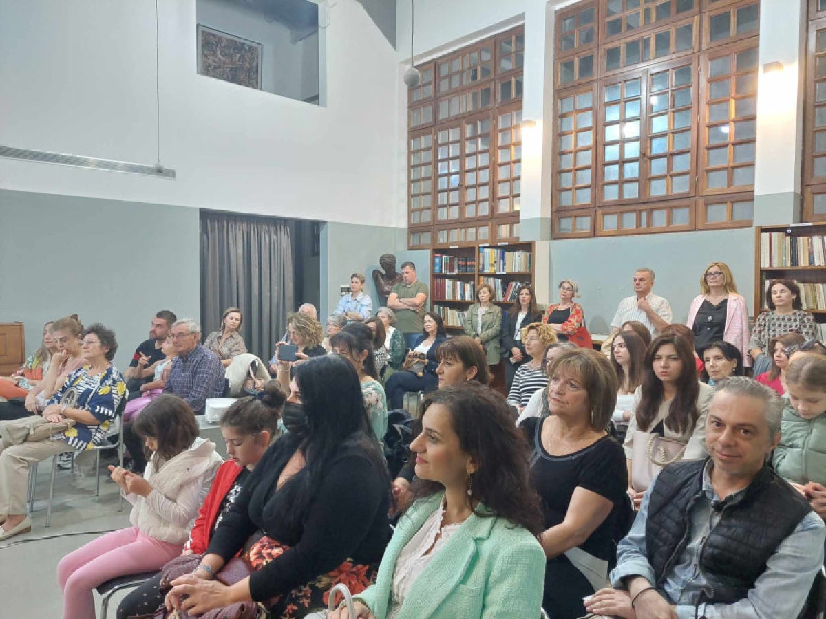 Αγρίνιο: Πλήθος κόσμου στα εγκαίνια της έκθεσης-αφιέρωμα στον Χρήστο Καπράλο (εικόνες &amp; βίντεο)