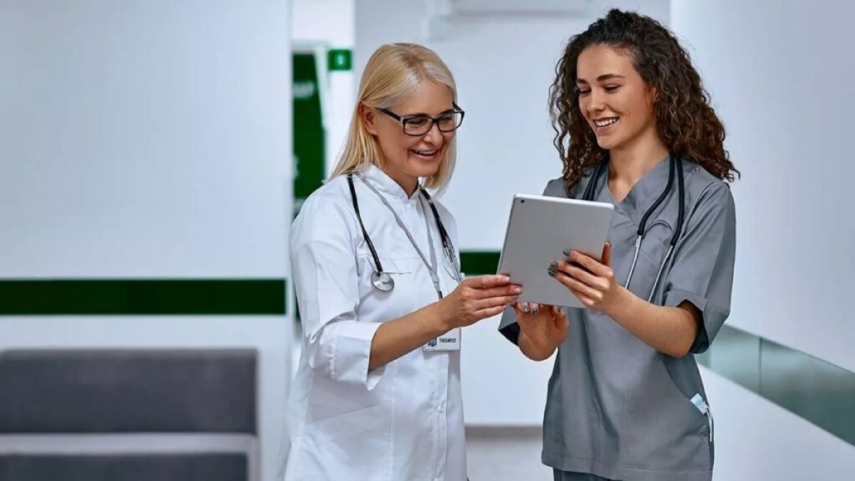 «Πράσινο φως» για προσλήψεις σε νοσοκομεία, ΕΚΑΒ και ακόμη δέκα φορείς