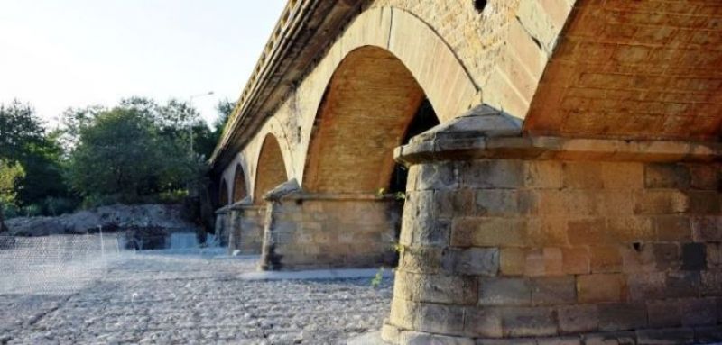 Και τώρα μία γέφυρα που να ταιριάζει στην εποχή μας