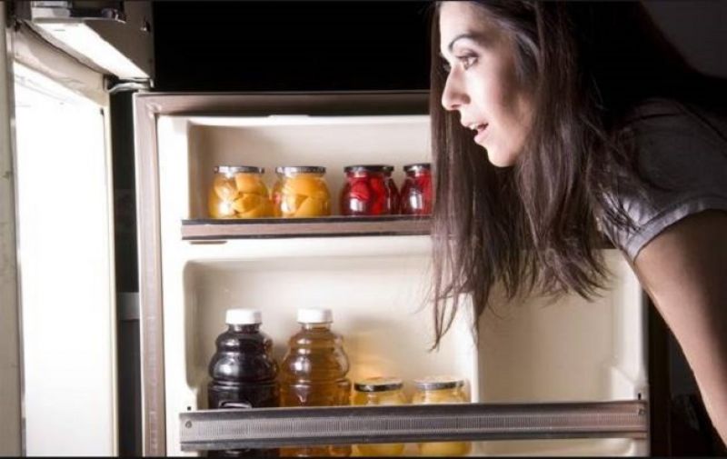 Οι 5 τροφές που απαγορεύεται να φας πριν κοιμηθείς