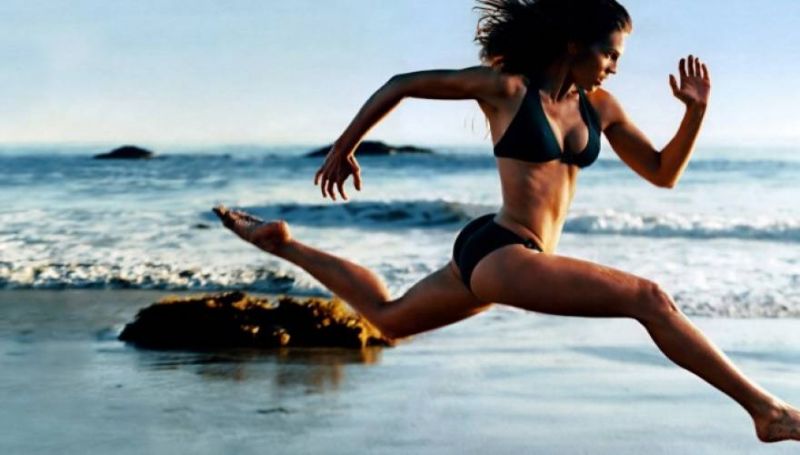 Ασκήσεις που μπορείτε να κάνετε μέσα στην θάλασσα για καλύτερη υγεία