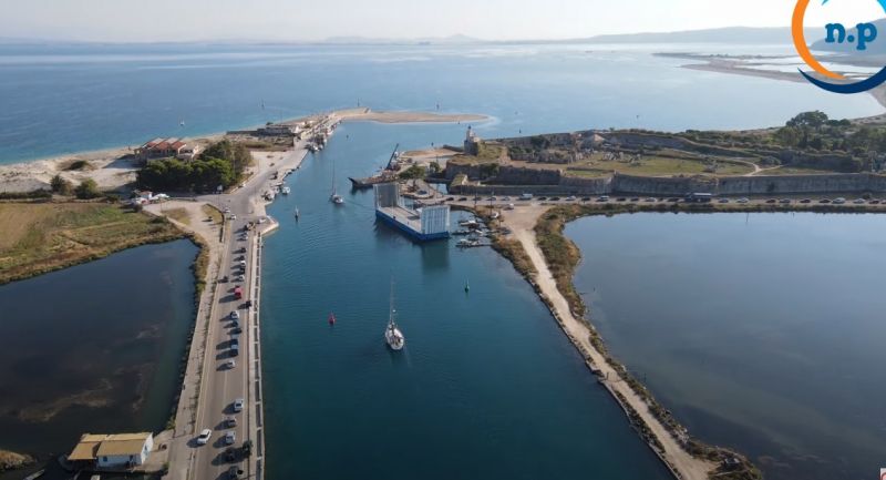 Η πλωτή γέφυρα της Λευκάδας από ψηλά (βίντεο)