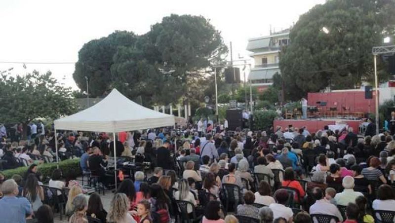 Γέμισε από κόσμο ο περίβολος του Αγίου Δημητρίου (ΦΩΤΟ+VIDEO)