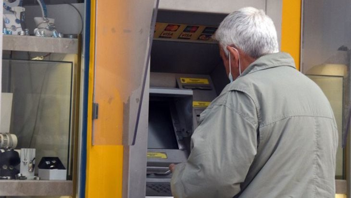 Μειώνεται το πέναλτι για τους συνταξιούχους που εργάζονται