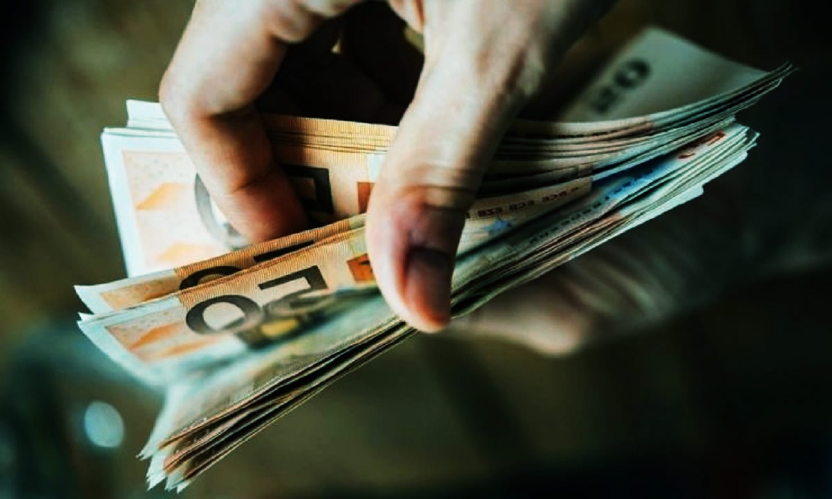 Σύνταξη: Τι θα φέρει η σύνδεση με την αύξηση μισθών – Παραδείγματα για τα υπέρ και τα κατά