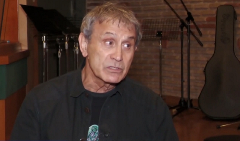 Γιώργος Νταλάρας: «Είναι ντροπή άνθρωποι της μουσικής να διαφημίζουν μπιφτέκια και λουκάνικα»