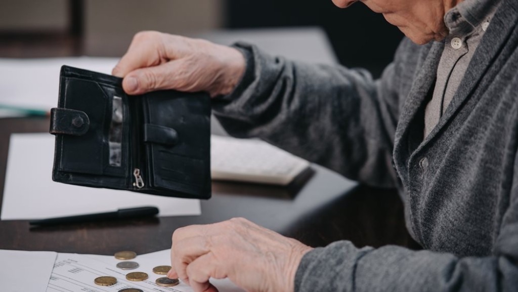 Έρχονται συντάξεις φτώχειας για 9 στους 10 επαγγελματίες λόγω χαμηλών εισφορών