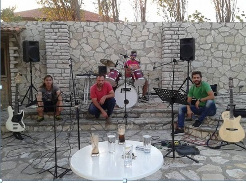 Η ροκ μπάντα του Θέρμου «Τρεις κι ο Κούκος» κέρδισε τις εντυπώσεις
