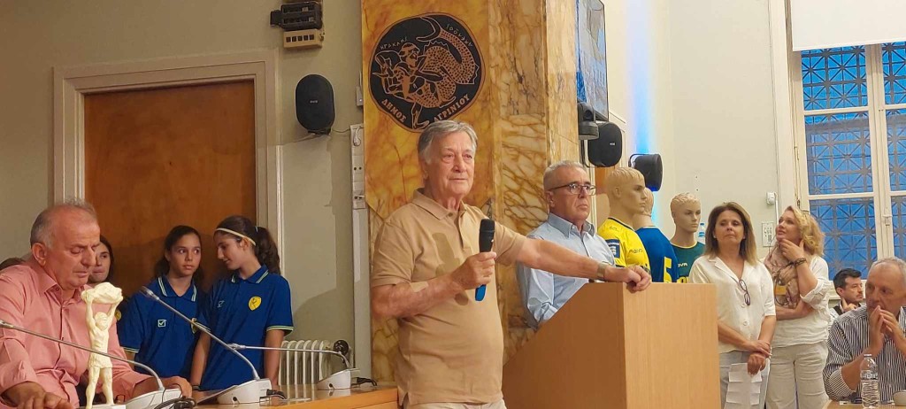 Φώτης Κωστούλας: "Δεν θα αφήσω την ομάδα αν δεν βρεθεί κάποιος δυνατός να την αναλάβει"