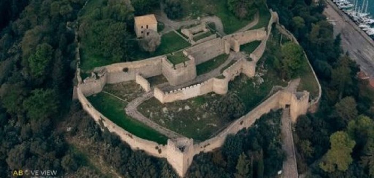 Το επιβλητικό κάστρο της Βόνιτσας από ψηλά (εικόνα)