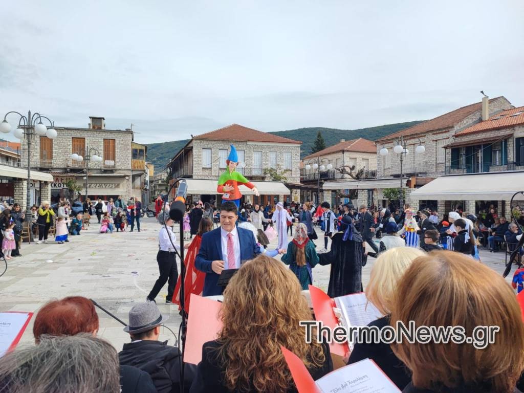 Θέρμο: Γιορτινό κλίμα με αποκριάτικο γαϊτανάκι και παραδοσιακά δρώμενα