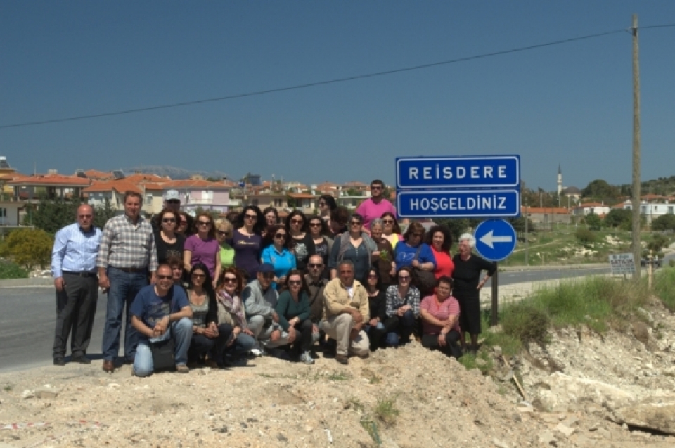 «ΑΗΔΟΝΙ ΜΟΥ ΓΛΥΚΟ». Μπάλος στη μουσική του γνωστού «Καναρίνι μου γλυκό», όπως τραγουδιόταν στο Ρεΐζντερε Ερυθραίας Μικράς Ασίας, σε ήχο πλάγιο του τετάρτου.