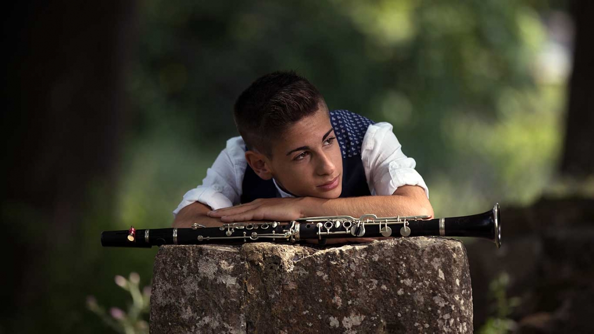 «Karmir Nur»: Ο 17χρονος σολίστας Δημήτρης Σακκάς μας παρουσιάζει τη νέα του δισκογραφική δουλειά