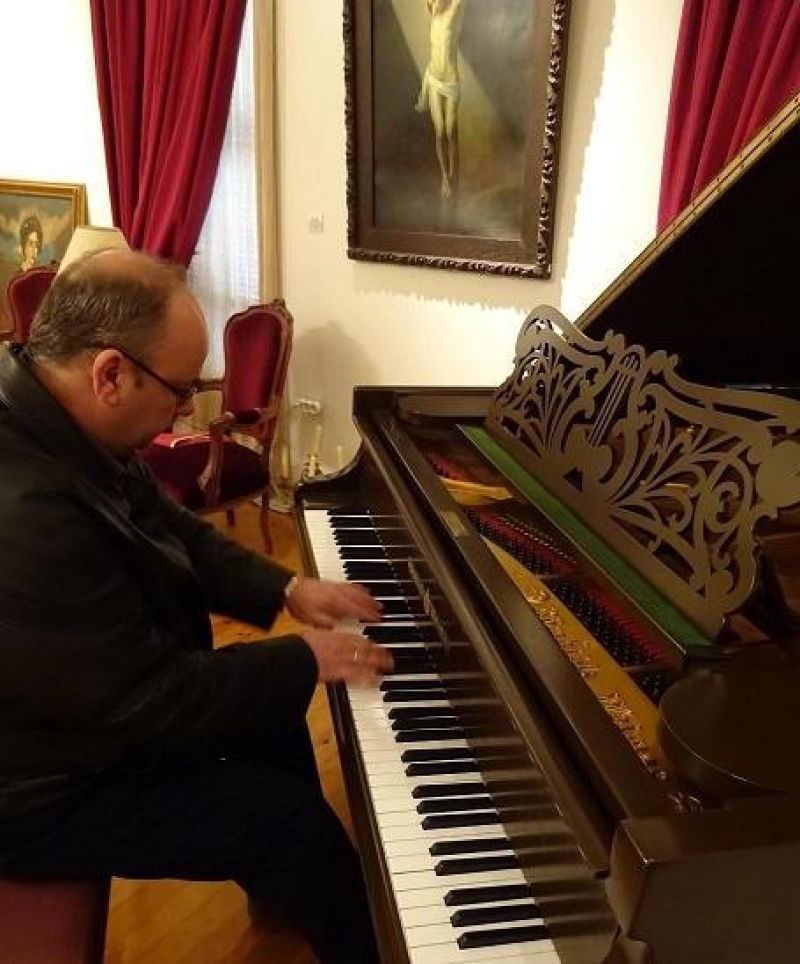 Η &quot;ΔΙΕΞΟΔΟΣ&quot; Υποδέχεται τα Χριστούγεννα με ρεσιτάλ δεξιοτεχνίας πιάνου (17/12/2016)