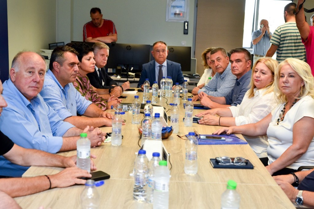 Χρήστος Κέλλας: Απαραίτητη η συνδρομή κτηνοτρόφων, Αυτοδιοίκησης και Αστυνομίας, στον αγώνα για περιορισμό και εκρίζωση της ευλογιάς στα πρόβατα. Διαδοχικές συσκέψεις στη Λάρισα στο πλαίσιο των πρωτοβουλιών του Κώστα Τσιάρα