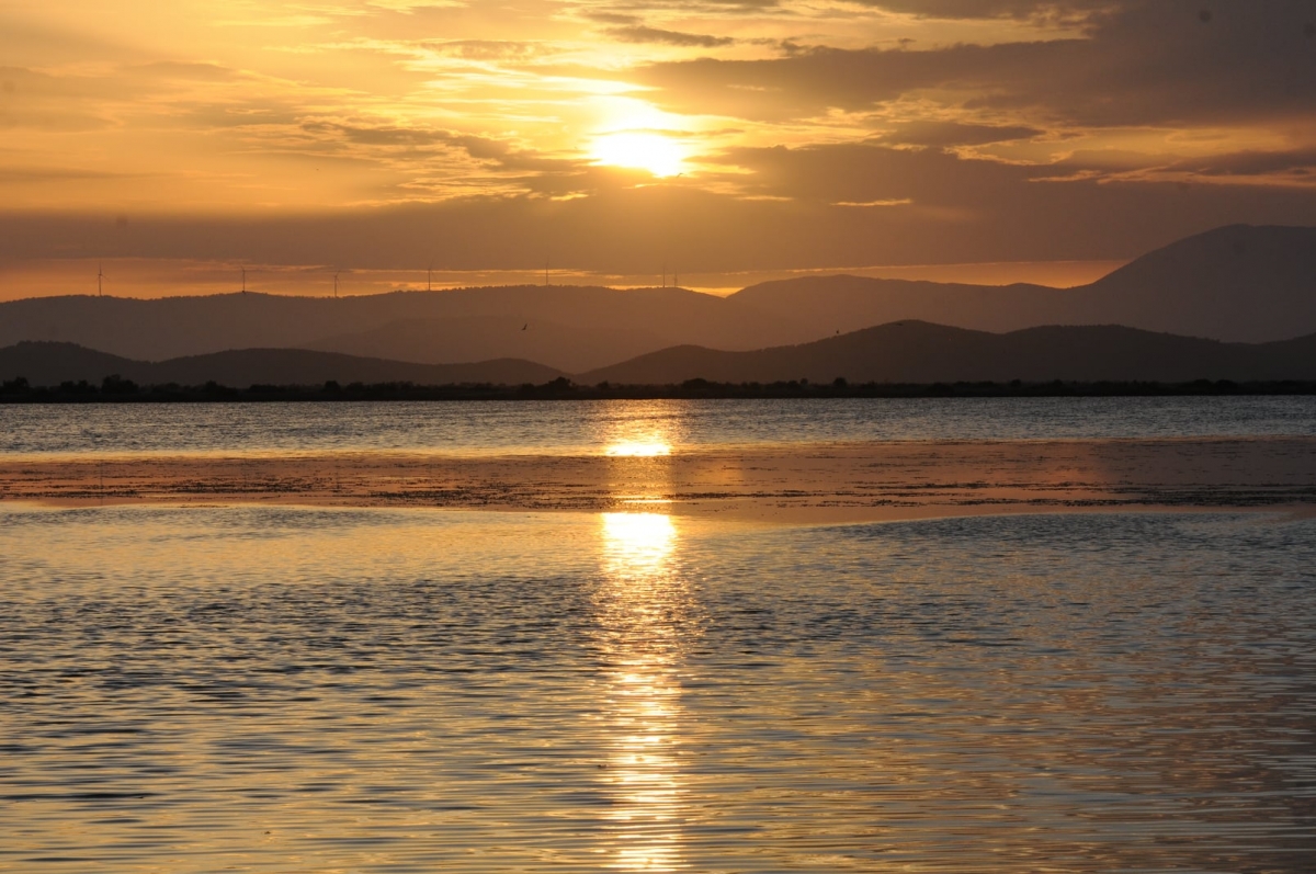 Το γαλήνιο ηλιοβασίλεμα στην Πλώσταινα Μεσολογγίου (φωτο, video)