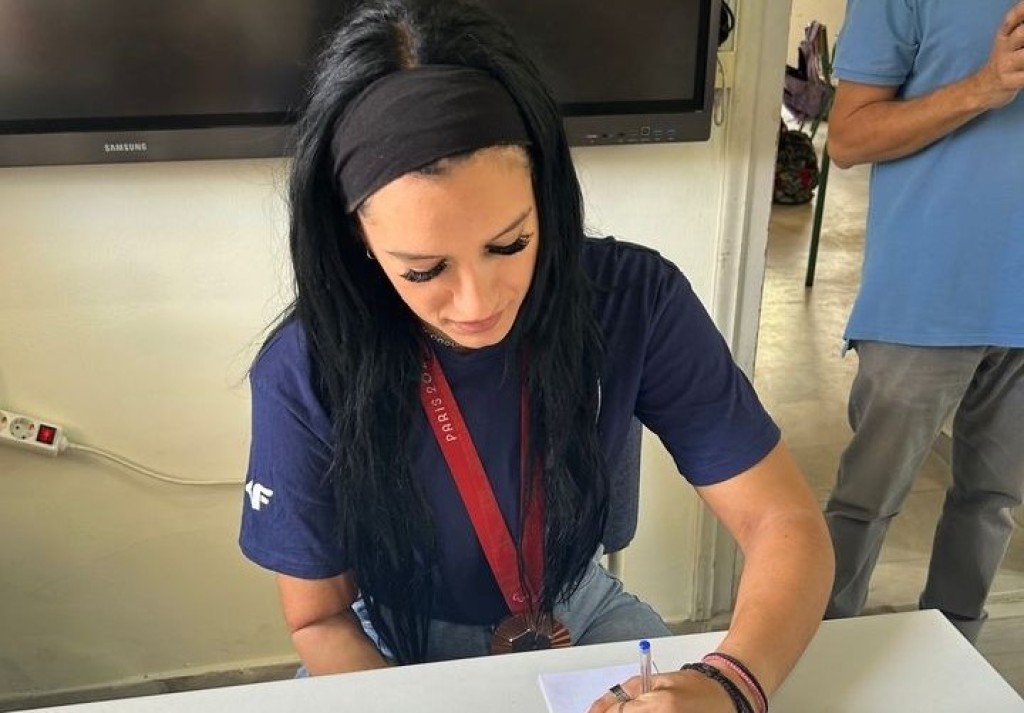 1ο Δημοτικό Σχολείο Αιτωλικού: Αποθέωση για την χάλκινη Παραολυμπιονίκη Έλενα Παπασταματοπούλου