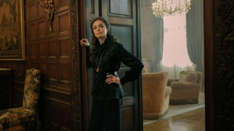 Πίσω από τις σκηνές της ταινίας «Maria»: Η δημιουργία του διαμερίσματος και τα γυρίσματα στο γιοτ του Ωνάση