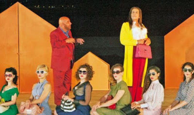 “Εκκλησιάζουσες” με πρωταγωνίστρια τη Ζωή Κωνσταντοπούλου!