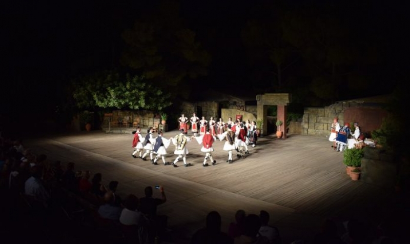“Με επιτυχία η εκδήλωση «Οι φορεσιές μου ξαναχορεύουν» του Νίκου Πλακίδα”