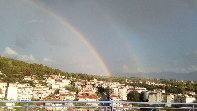 Εντυπωσιακό το ουράνιο τόξο μετά τη βροχή στο Αγρίνιο (φωτο)