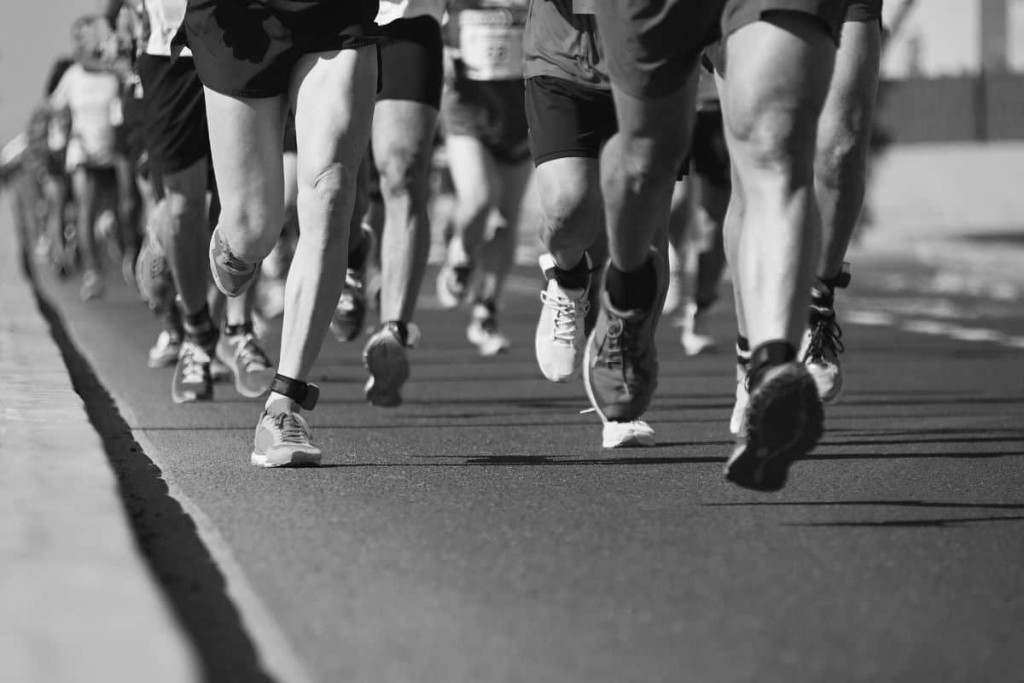 Ο αντ/χος κ. Χρήστος Ζαρκαβέλης συγχαίρει τον Νίκο Σταμούλη για την 3η θέση στον 13ο Ημιμαραθώνιο της Αθήνας