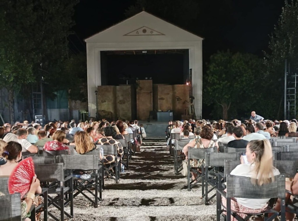 «Εκείνος και Εκείνος» στο Αγρίνιο: Μια βραδιά γέλιου και συγκίνησης με Λεωνίδα Κακούρη και Γιώργο Κωνσταντίνου στο Κηποθέατρο