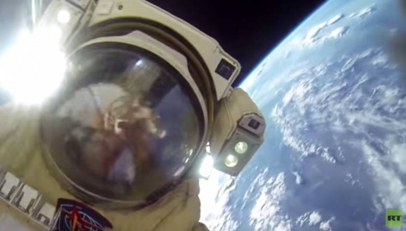 Μια διαφορετική βόλτα - Ρώσοι κοσμοναύτες απολαμβάνουν τη θέα έξω από τον ISS [βίντεο]