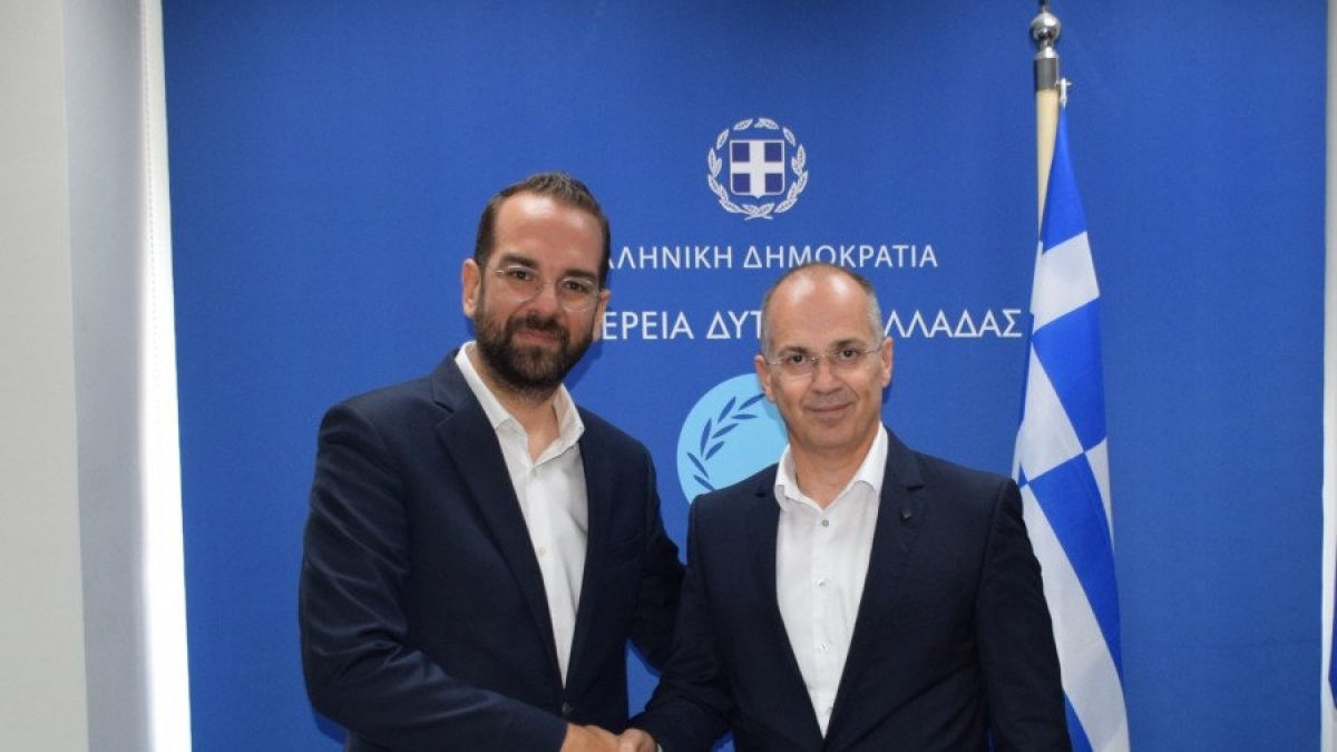 Με κάθε επισημότητα ο Νίκος Κατσακιώρης στο πλευρό του Νεκτάριου Φαρμάκη