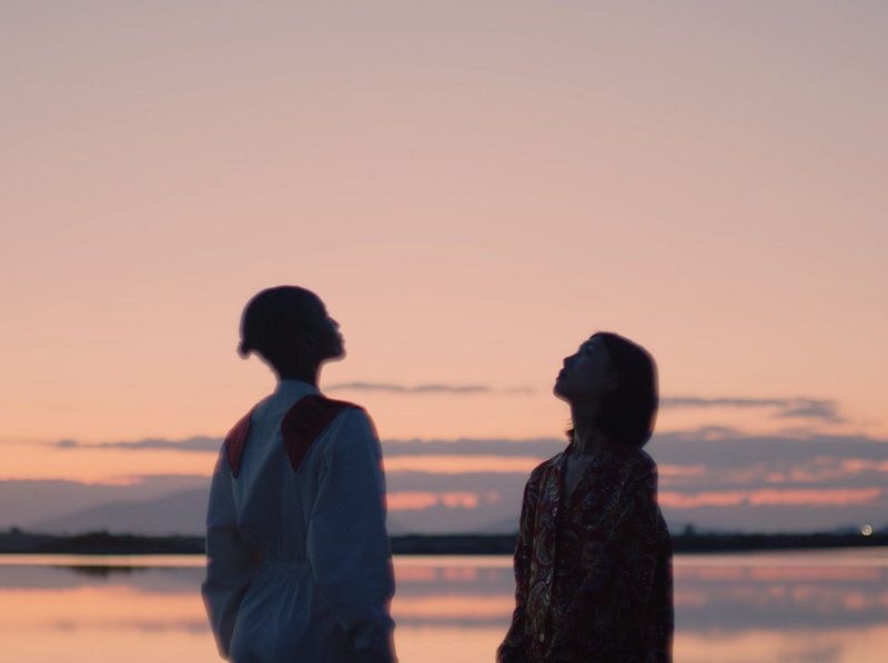 Ο Β. Κεκάτος φωτογραφίζει μοντέλο της Vogue με φόντο το μαγευτικό τοπίο του Μεσολογγίου