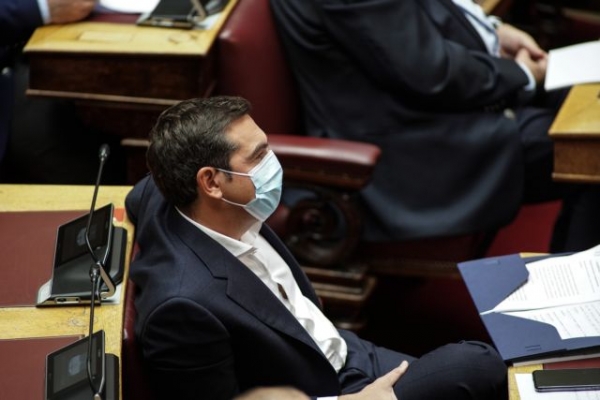 Τσίπρας κατά Μητσοτάκη: Μείγμα «απολογίας και διχασμού» η ομιλία του