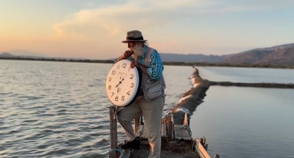 Το post του Νίκου Αλιάγα με την λιμνοθάλασσα του Μεσολογγίου: «Ο χρόνος δεν έχει βελόνες ή αριθμούς»