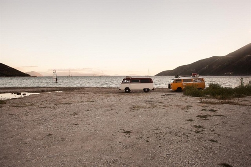 Δαμάζοντας τα κύματα και τον αέρα στις παραλίες της Λευκάδας