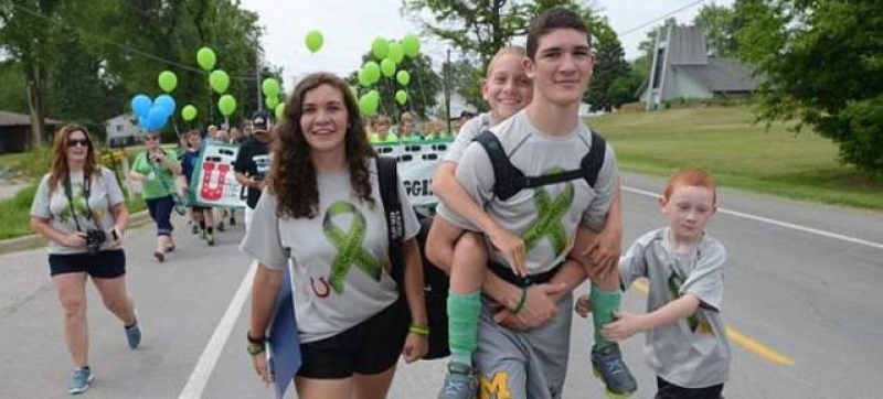 Κουβάλησε τον άρρωστο αδελφό του στην πλάτη για 91 χλμ. για καλό σκοπό