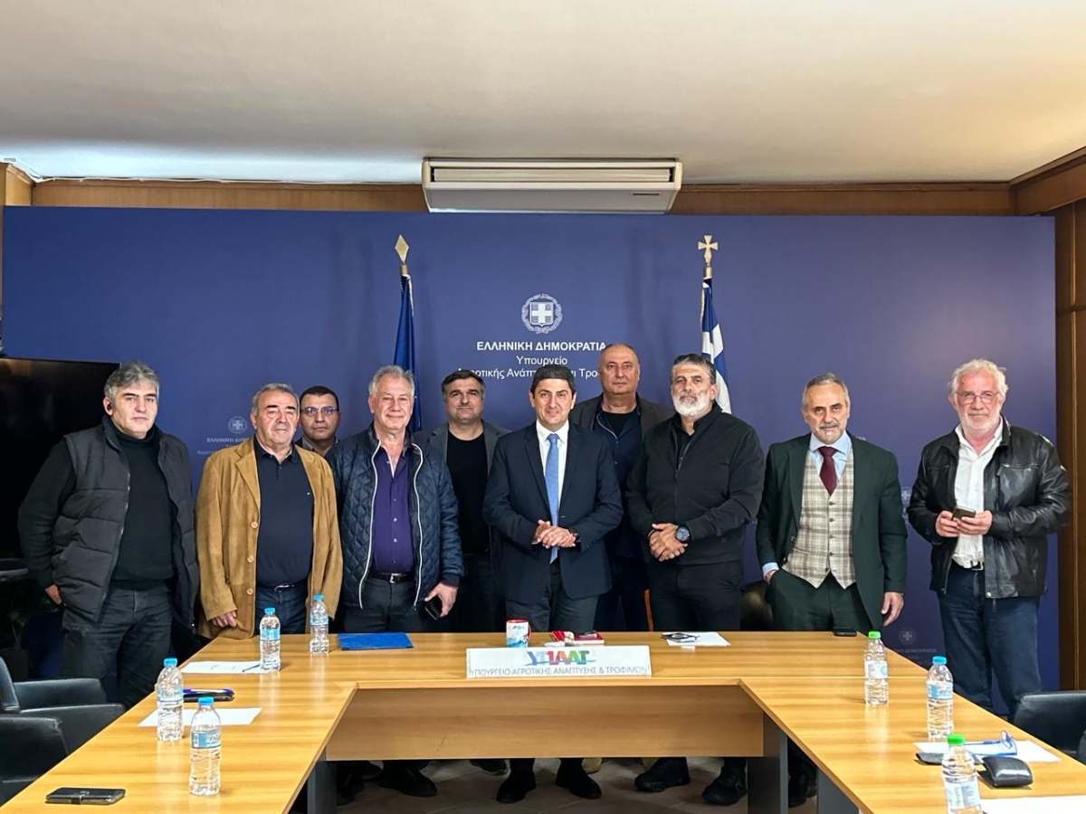 ΥπΑΑΤ, Λευτέρης Αυγενάκης προς το προεδρείο της «μικρής ΕΘΕΑΣ»: Οι μικροί συνεταιρισμοί αποτελούν τη ραχοκοκαλιά του συνεταιρίζεσθαι στην Ελλάδα- Συνάντηση του ΥΠΑΑΤ και με Επιτροπή Αγροτικών Συλλόγων Κεντρικής Μακεδονίας