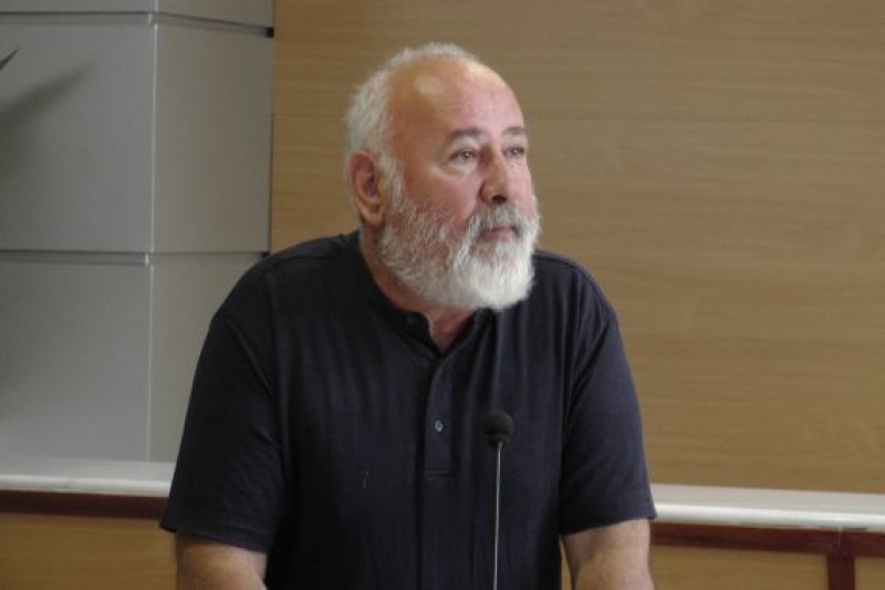 Απ. Κούστας: «Οι περισσότεροι άνθρωποι που έχουν χρήματα είναι απαίδευτοι»