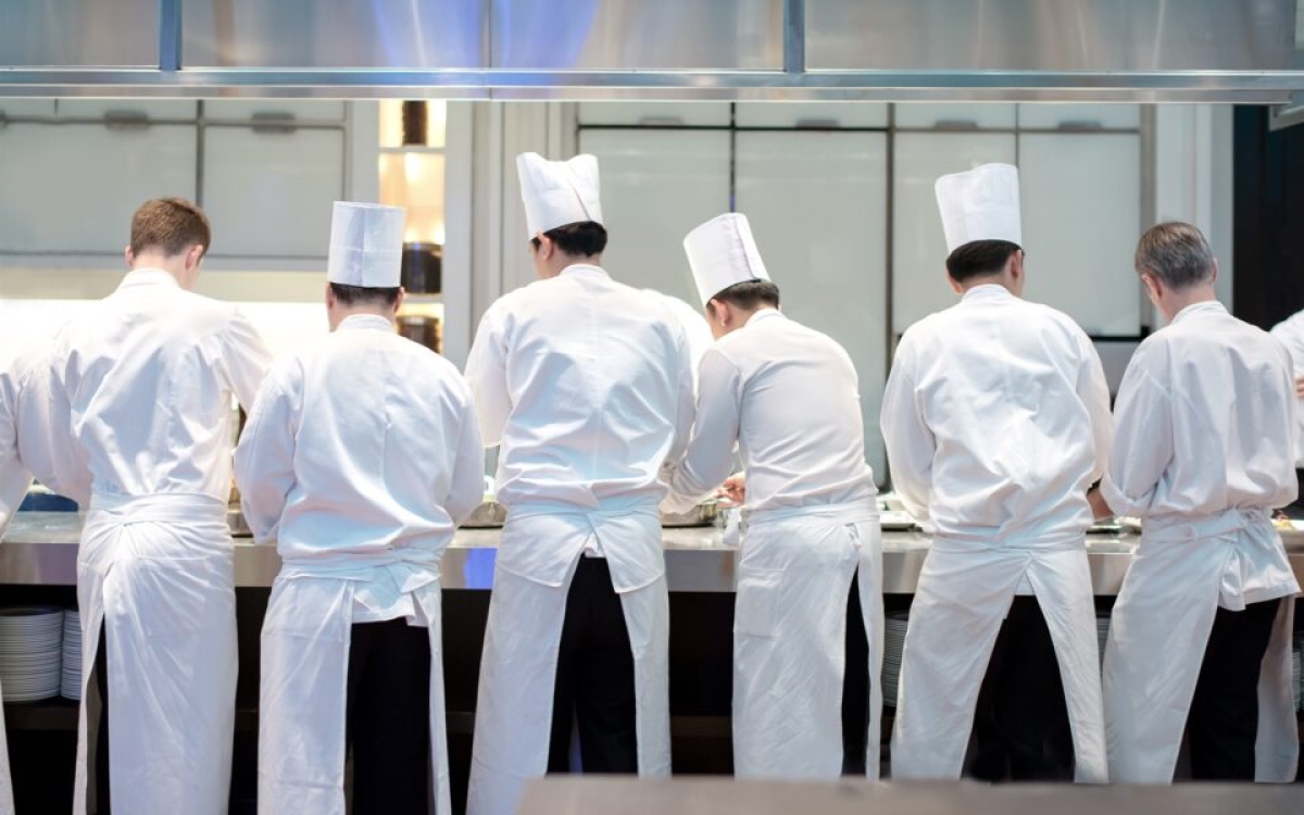 Ξενοδοχεία: Μπόνους €200 σε όσους φέρνουν νέους εργαζομένους