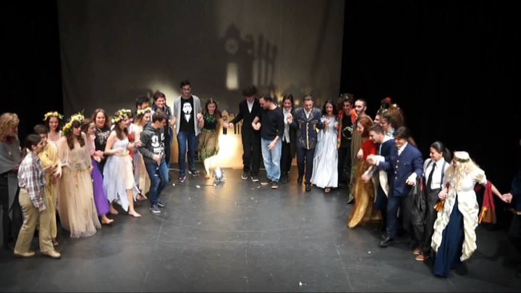 13ο Πανελλήνιο Φεστιβάλ Θεάτρου στο Αγρίνιο: Η παράσταση «Η αλφαβήτα της εφηβείας» απο το 8ο Γυμνάσιο Κοζάνης (Τετ 26/3/2025 20:00)