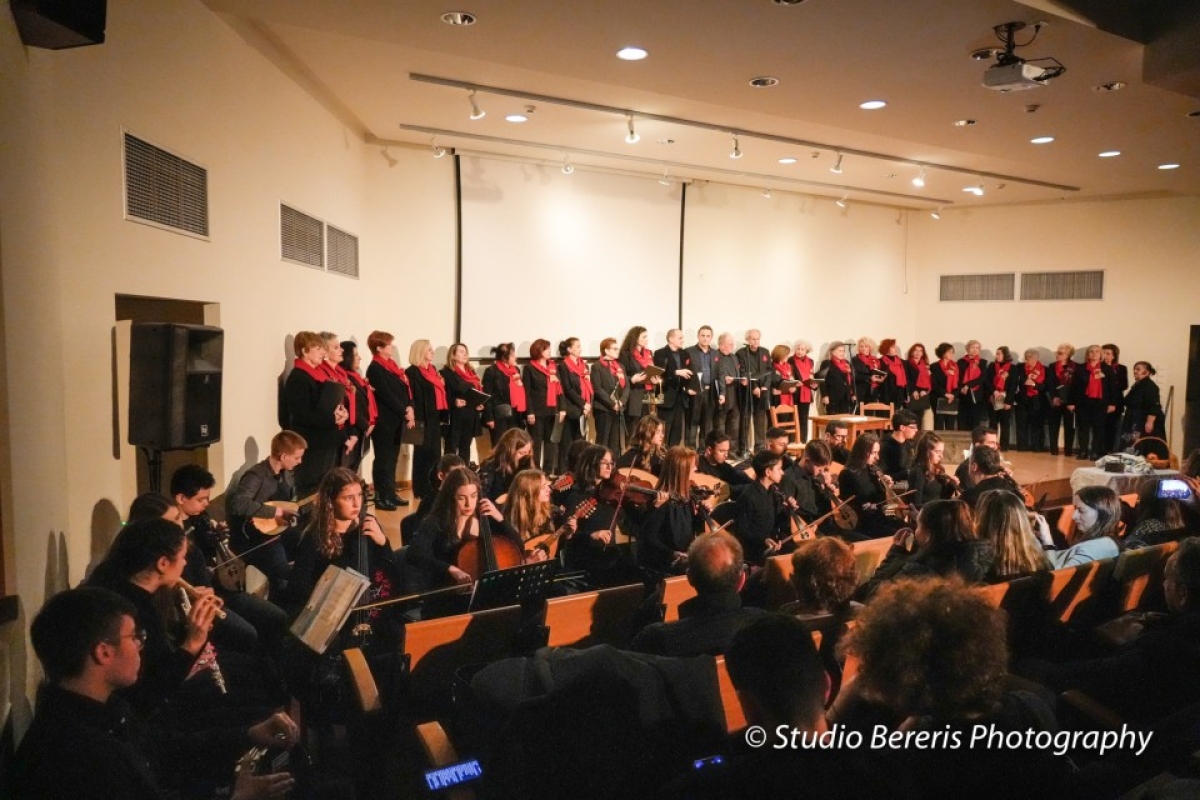 Με μεγάλη επιτυχία πραγματοποιήθηκε στο Αγρίνιο η μουσικοθεατρική παράσταση με τίτλο &quot;Προσευχές από χώμα κι ανθό...&quot;