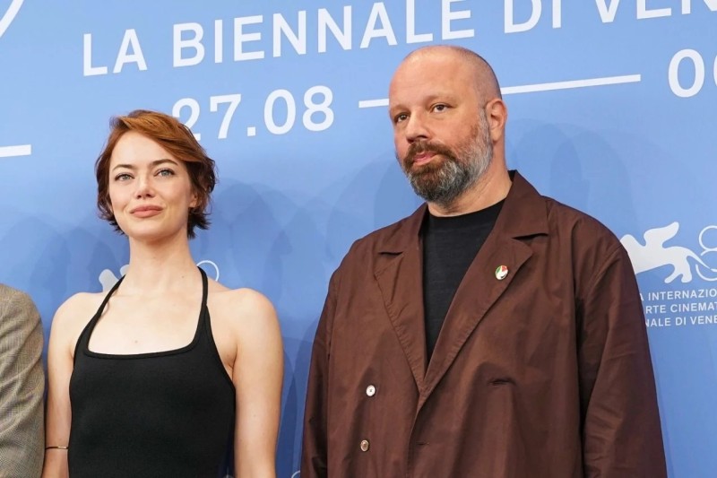 Στη Βενετία ο Γιώργος Λάνθιμος με καρφίτσα στα χρώματα της Παλαιστίνης