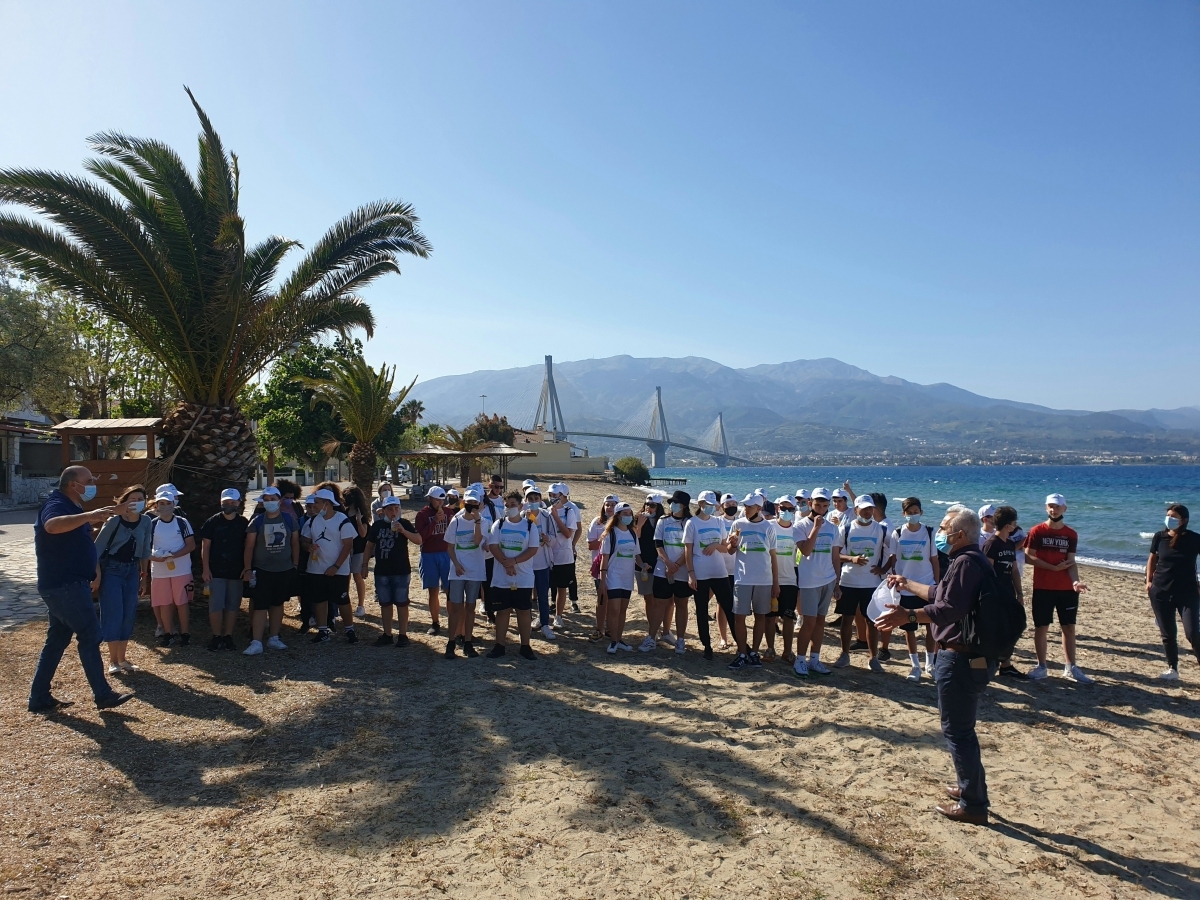 Οι μαθητές του Γυμνασίου Αντιρρίου έστειλαν το δικό τους μήνυμα. Πραγματοποίησαν εθελοντικό καθαρισμό στην πλαζ Αντιρρίου