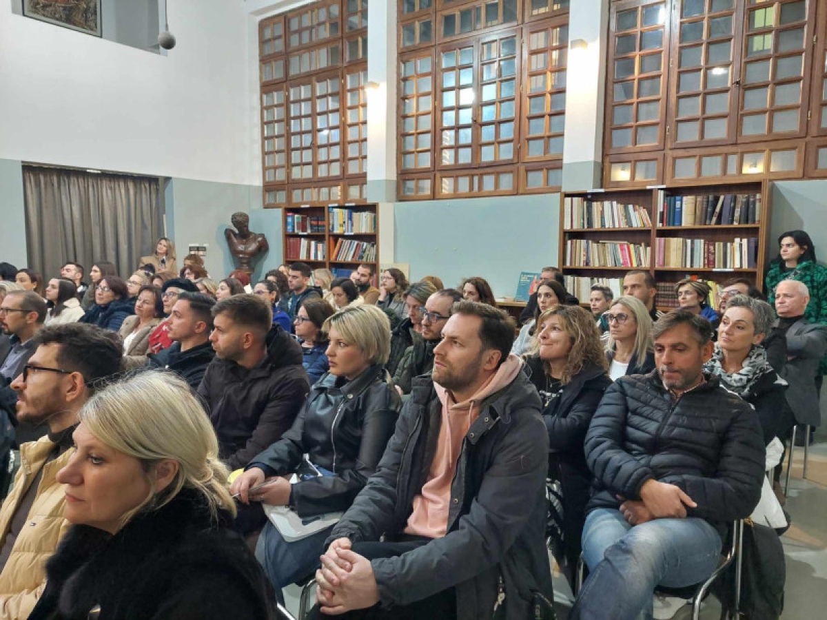 «10 Φωτογραφίες – 10 Ιστορίες»: Με επιτυχία στο Αγρίνιο η παρουσίαση του βιβλίου του Στ. Ξενάκη