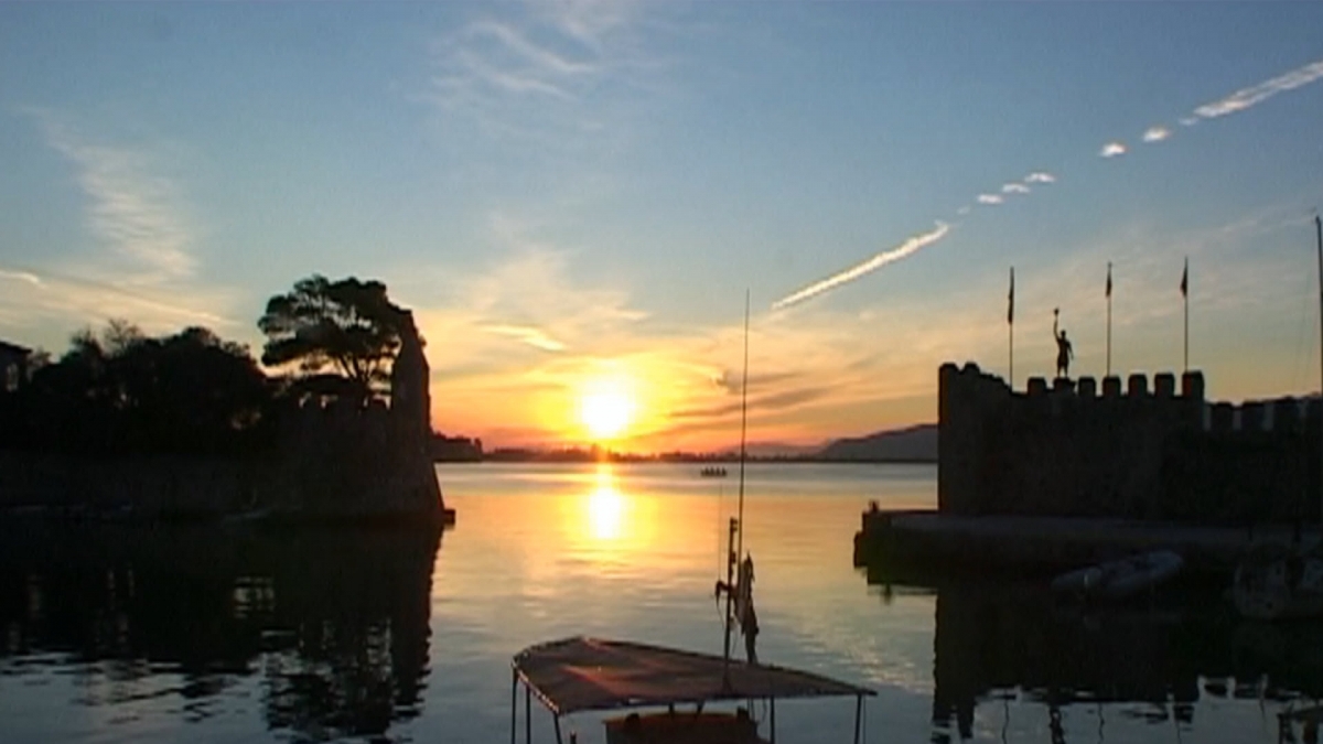 Μαγική η ανατολή στη Ναύπακτο (φωτο, video)