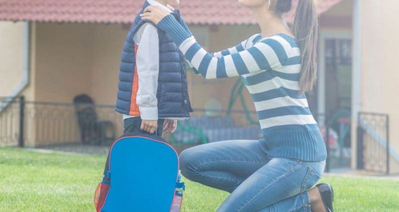 Πρώτη μέρα στο σχολείο: Γιατί να μη δημοσιεύετε φωτογραφίες των παιδιών σας στο Facebook