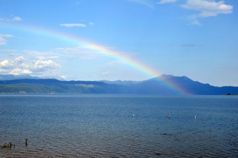 Η Τριχωνίδα με Ουράνιο Τόξο