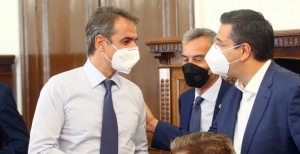 Μητσοτάκης από Θεσσαλονίκη: «Όλα υπό έλεγχο» στα νοσοκομεία με τους ανεμβολίαστους υγειονομικούς