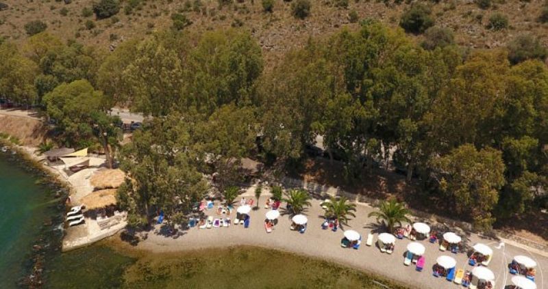 Blue Beach η κοσμοπολίτικη παραλία του Αμβρακικού