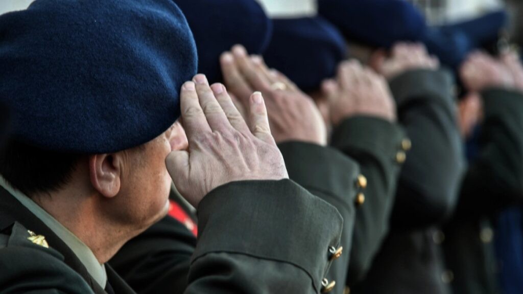 Δένδιας: Όλες οι αλλαγές στις Ένοπλες Δυνάμεις – «Παράθυρο» για νέες αυξήσεις και το 2026