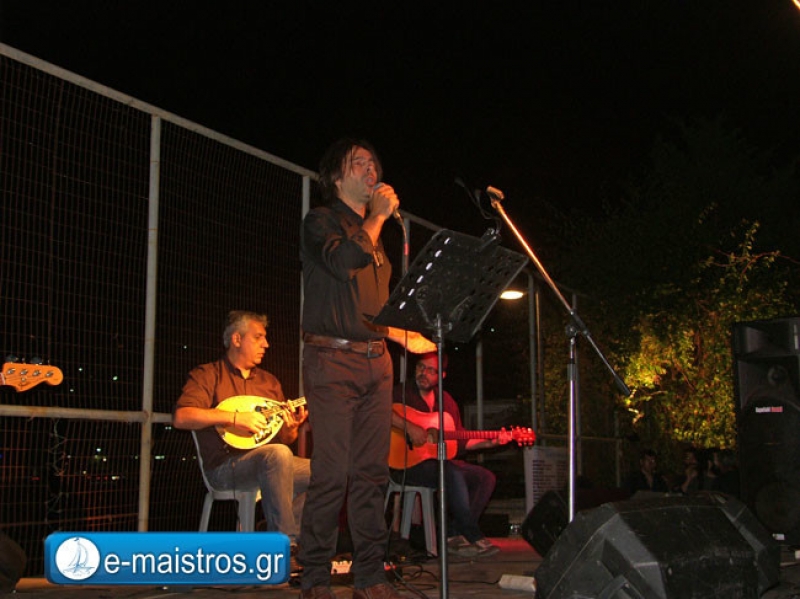 Μάγεψε το κοινό ο Βασίλης Λέκκας στην παραλία Αμφιλοχίας